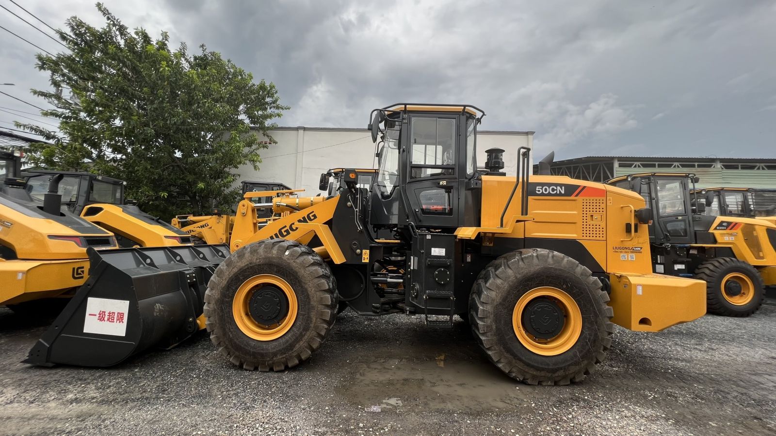 Xúc lật bánh lốp Liugong ZL50CN New 2025 5 tấn, gầu 3.5 m³